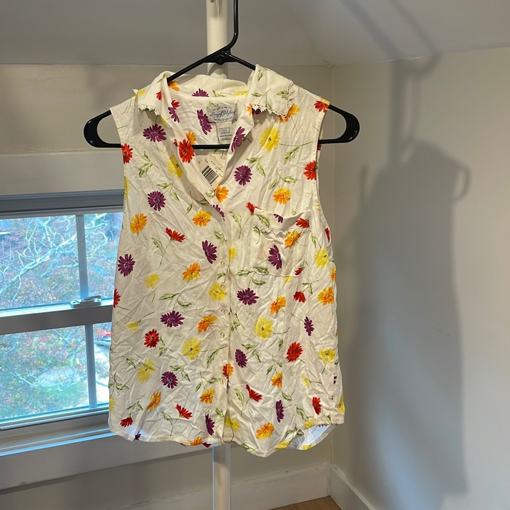 NWT- Lanz of Salzburg floral sleeping top, Size Small